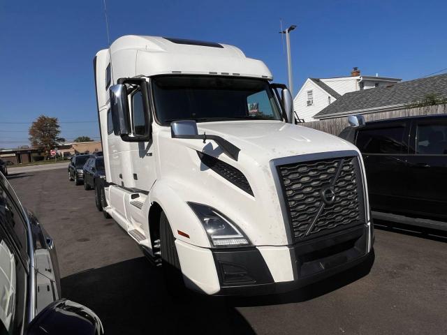  Salvage Volvo Vn