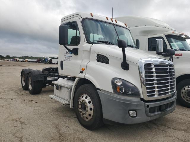  Salvage Freightliner Cascadia 1