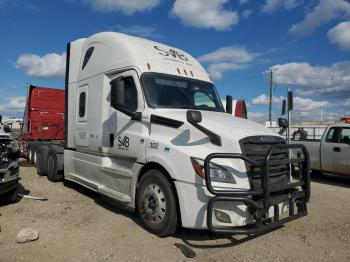  Salvage Freightliner Cascadia 1
