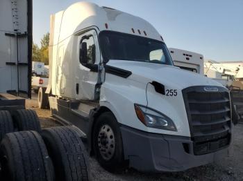  Salvage Freightliner Cascadia 1