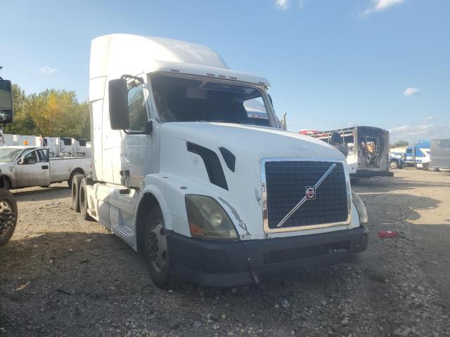  Salvage Volvo Vn