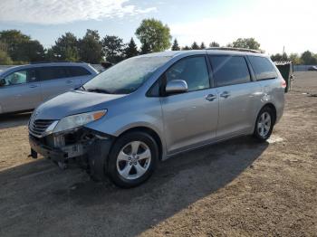  Salvage Toyota Sienna
