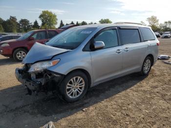  Salvage Toyota Sienna