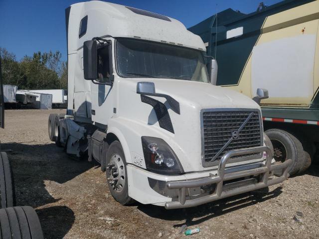  Salvage Volvo Vn