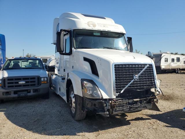  Salvage Volvo Vnl