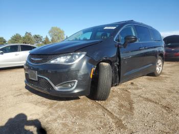  Salvage Chrysler Pacifica