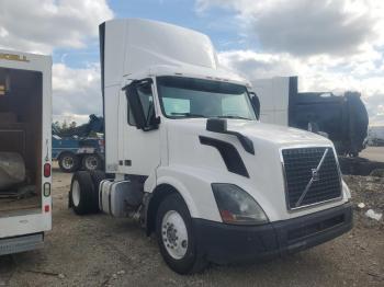  Salvage Volvo Vnl