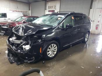  Salvage Chrysler Pacifica
