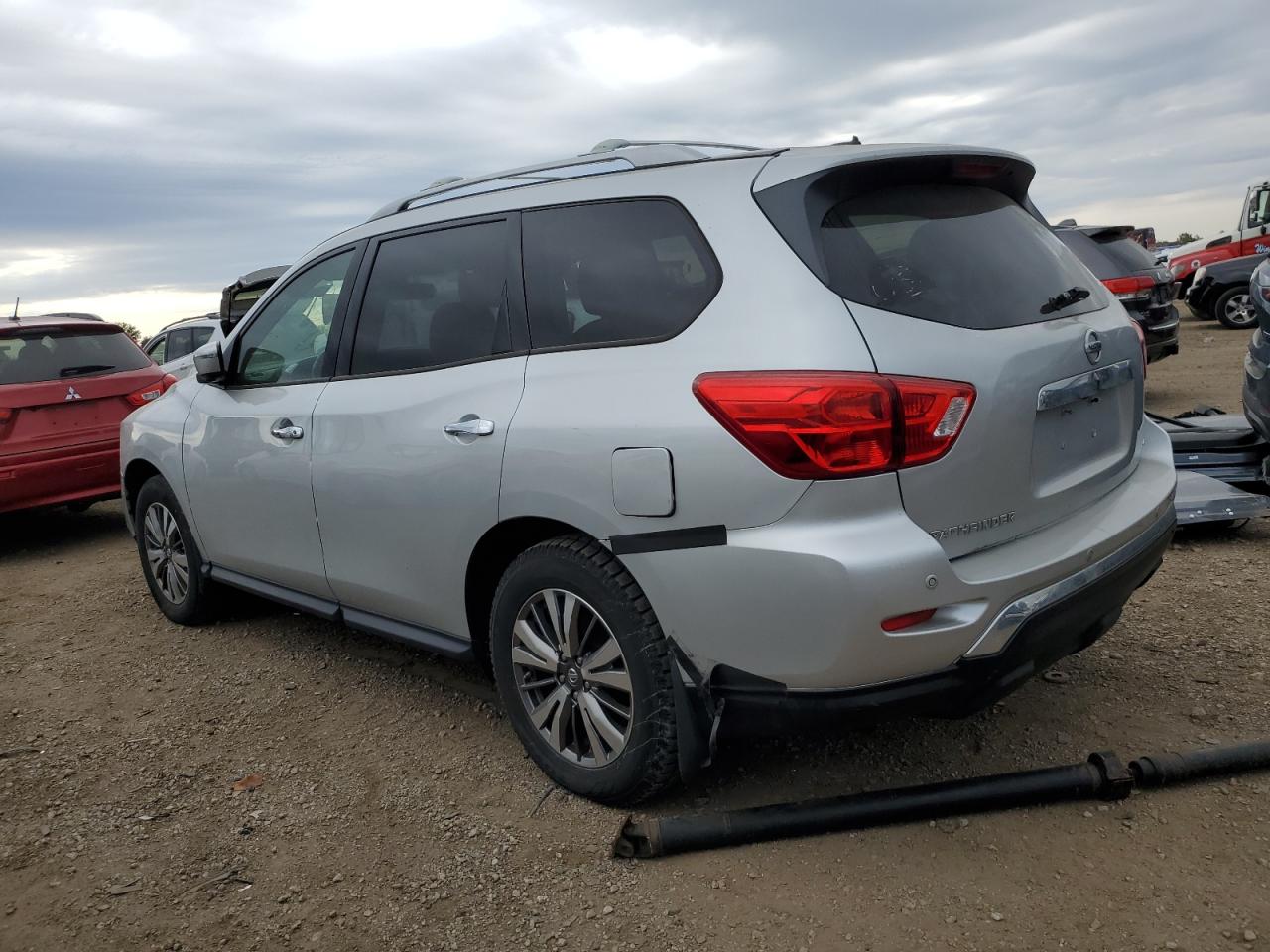 Nissan Pathfinder S Image 3