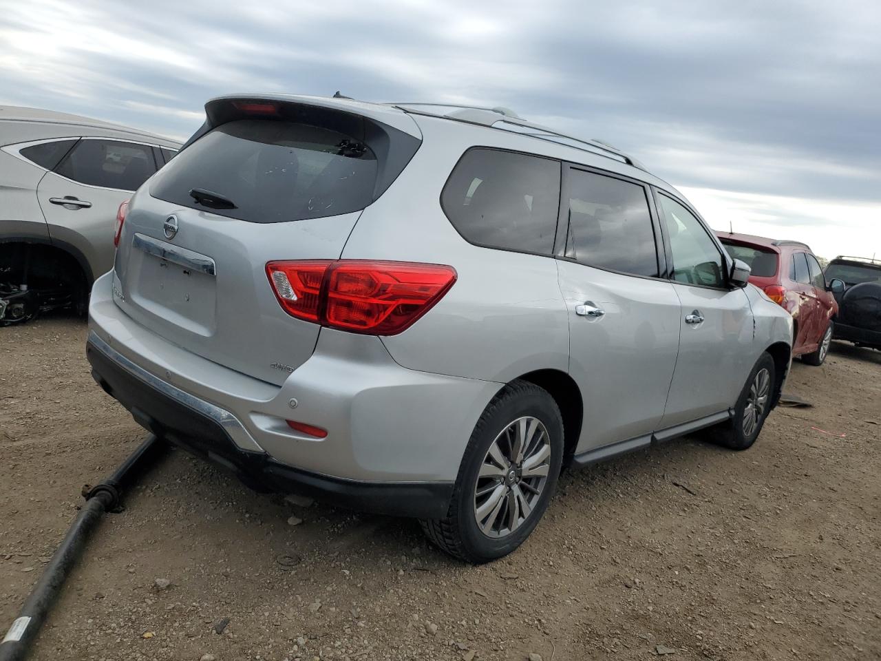 Nissan Pathfinder S Image 8