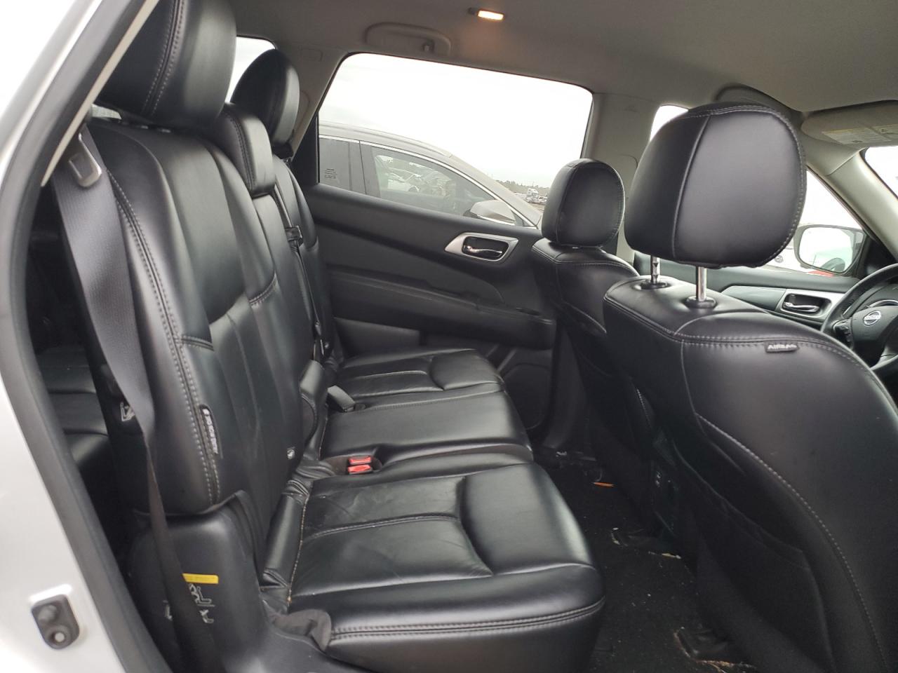 Nissan Pathfinder S Image 12