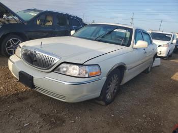  Salvage Lincoln Towncar