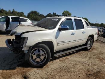  Salvage Chevrolet Avalanche