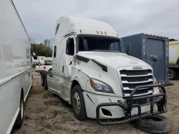  Salvage Freightliner Cascadia 1