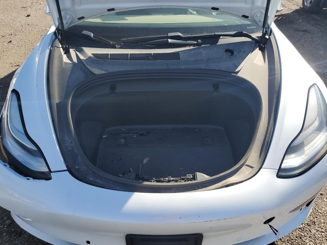 Tesla Model 3 Image 3