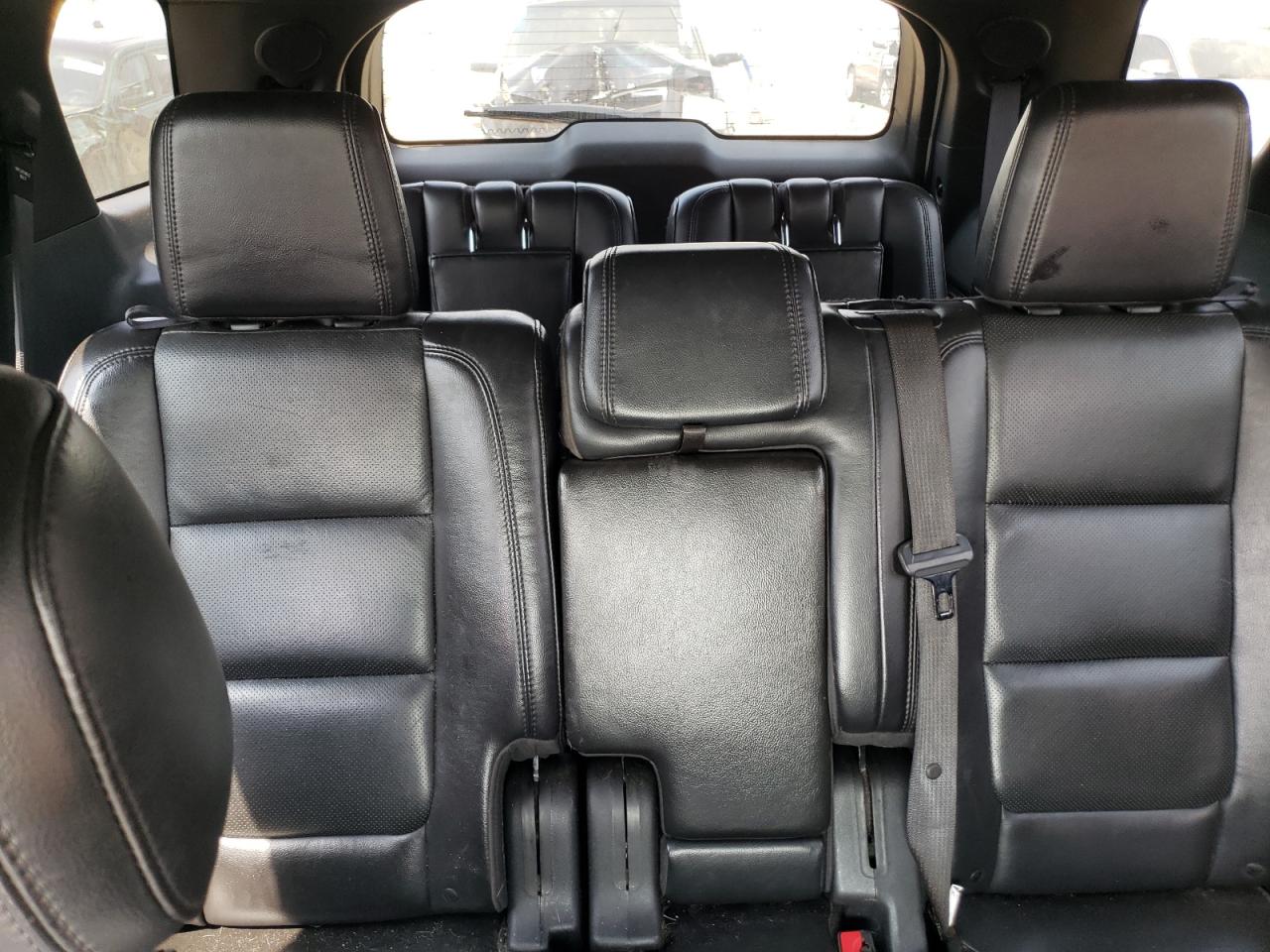 Ford Explorer Limited Image 8