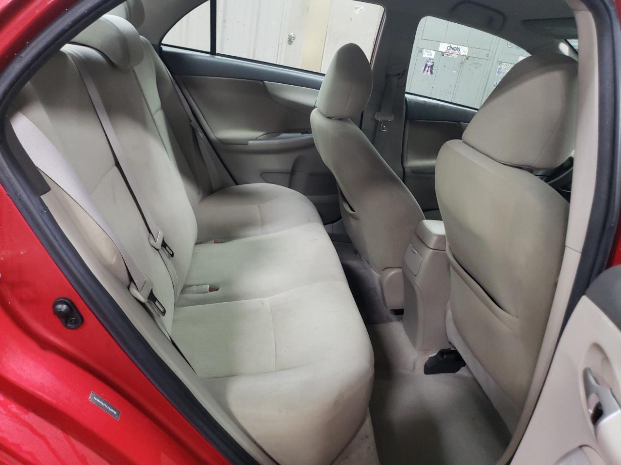 Toyota Corolla Base Image 9