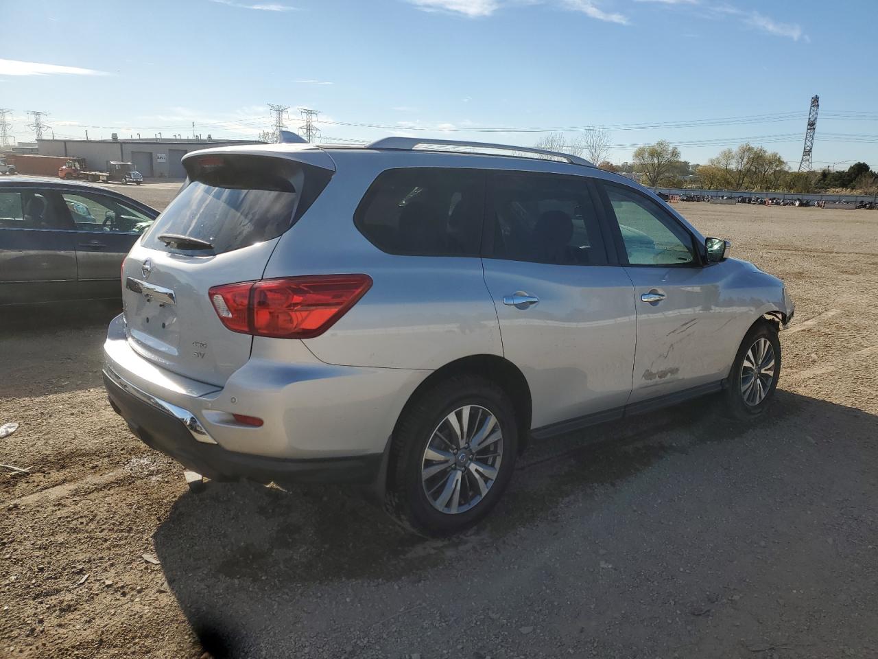 Nissan Pathfinder Sv Image 3