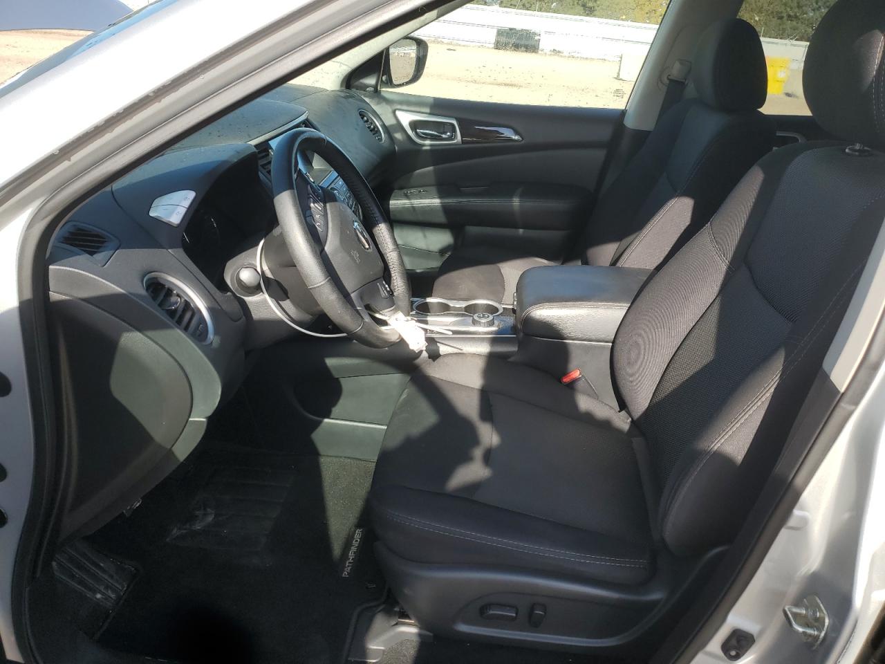 Nissan Pathfinder Sv Image 8