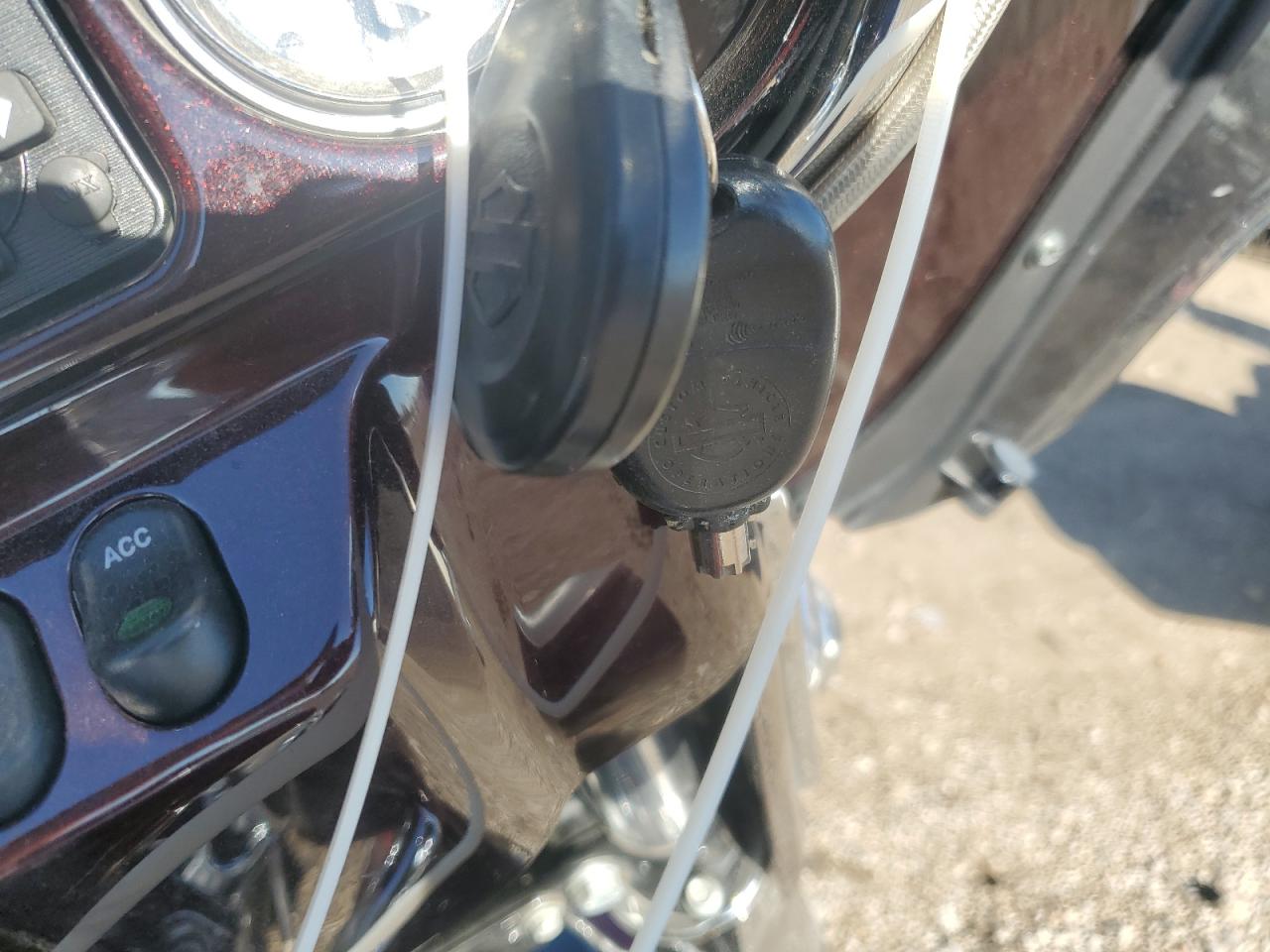 Harley-Davidson Flhtcuse C Cvo Ultra Classic Electra Glide Image 3