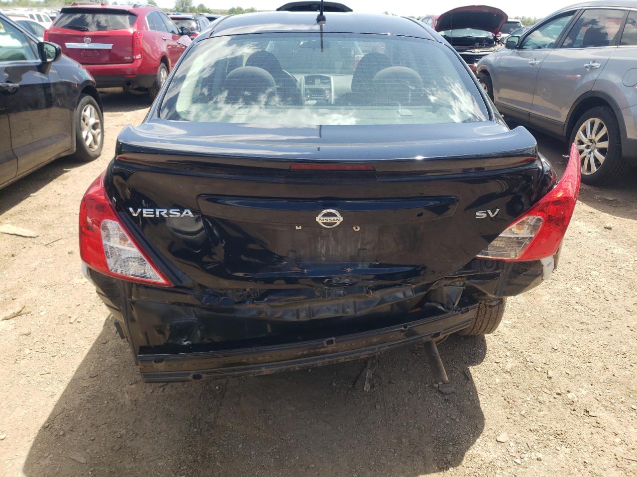 Nissan Versa S Image 3