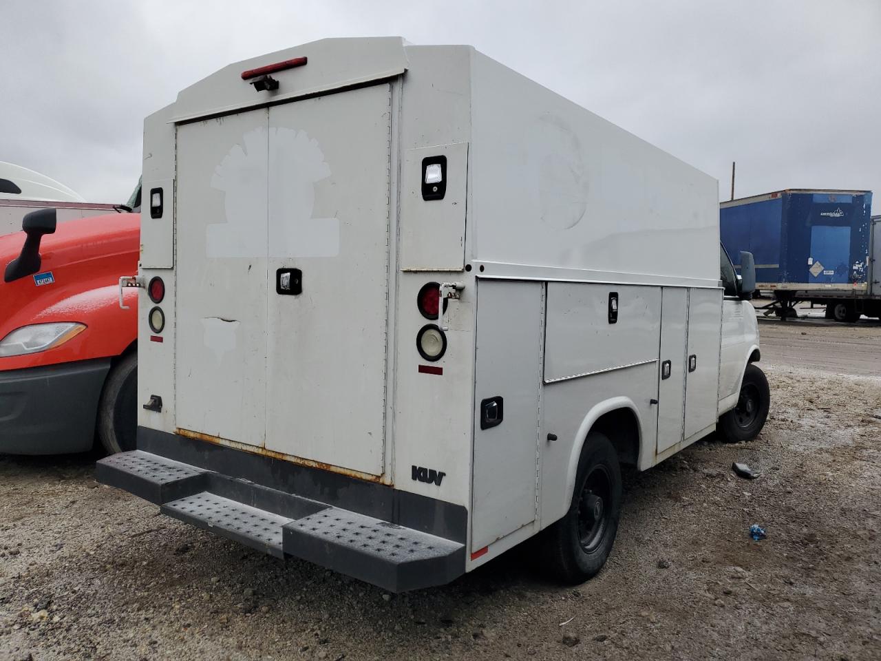 Chevrolet Express Image 3