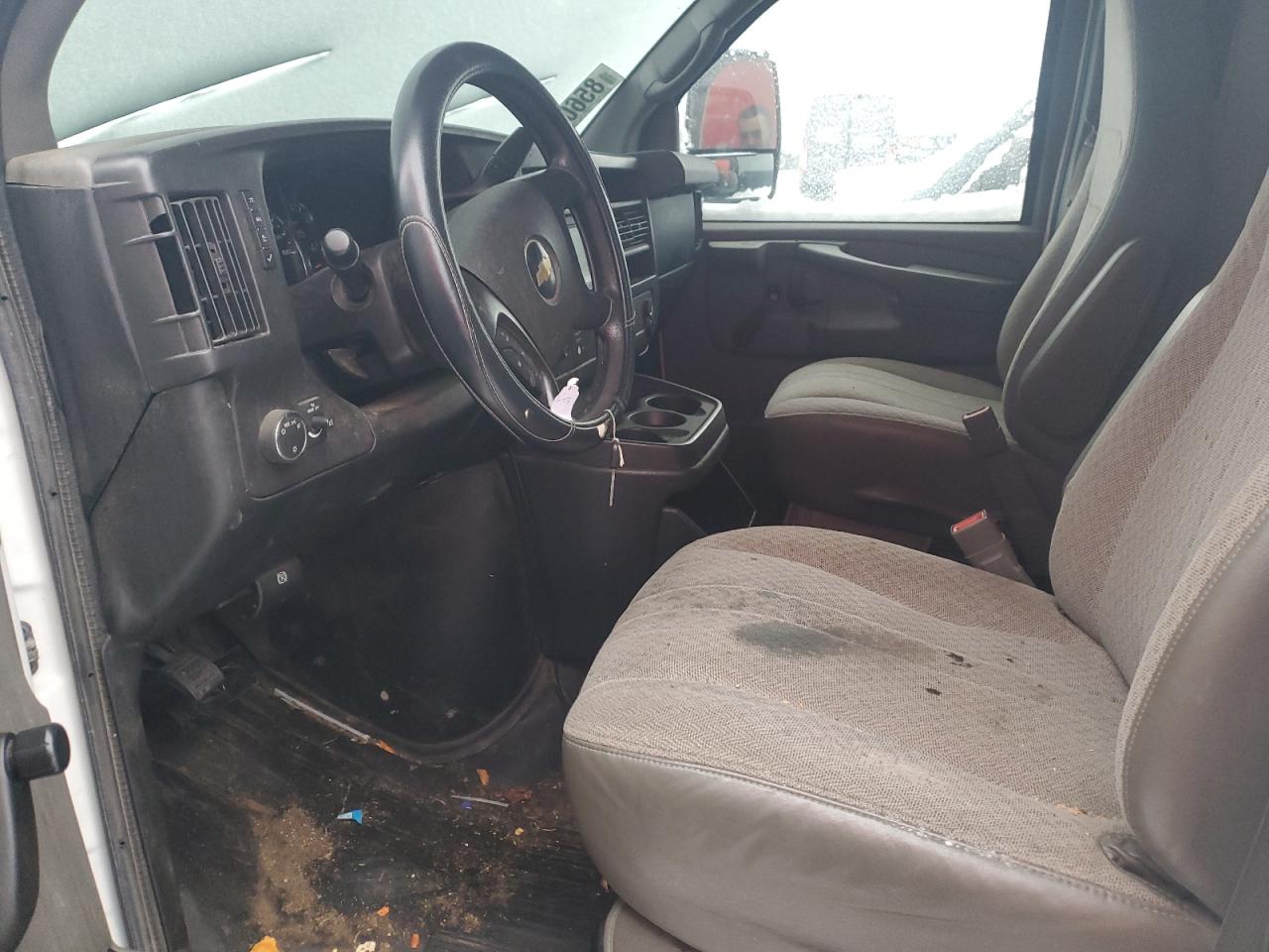 Chevrolet Express Image 10