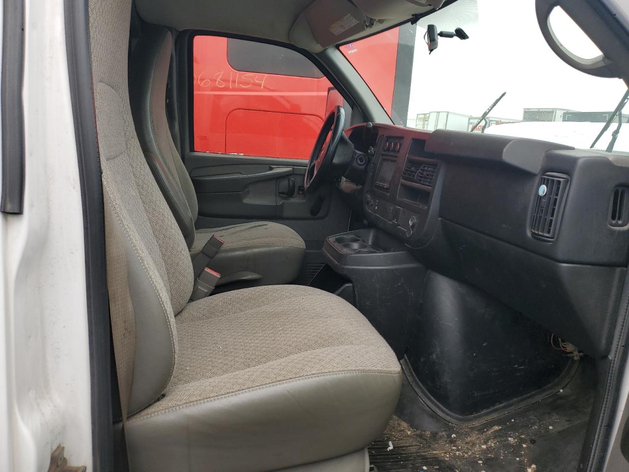 Chevrolet Express Image 7