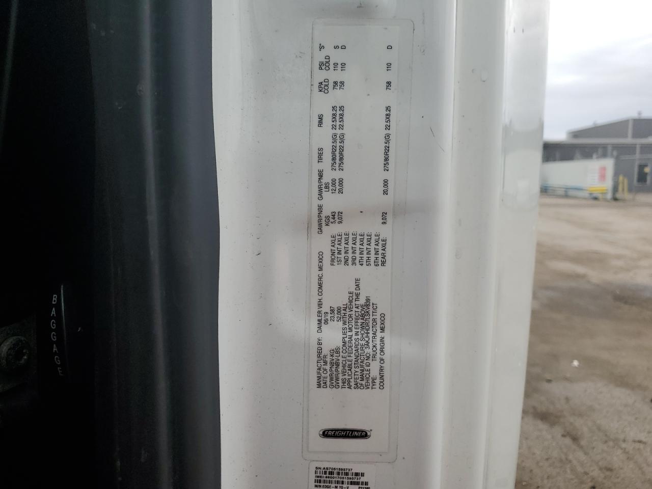 Freightliner Cascadia 1 Image 2