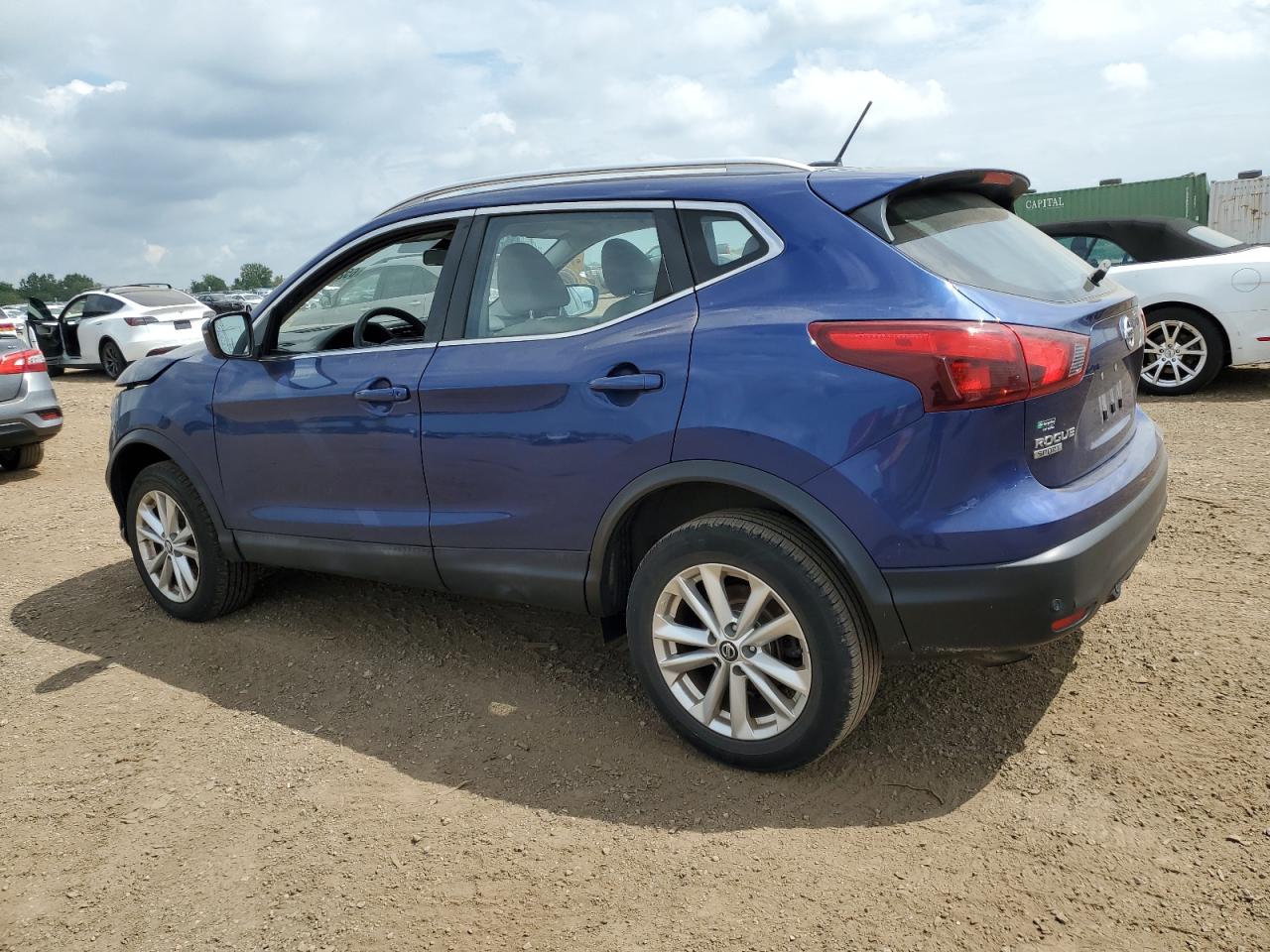 Nissan Rogue S Image 2