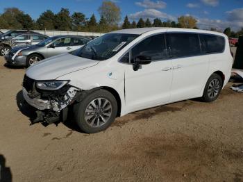  Salvage Chrysler Pacifica