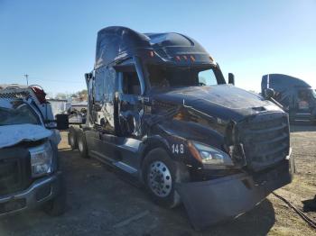  Salvage Freightliner Cascadia 1