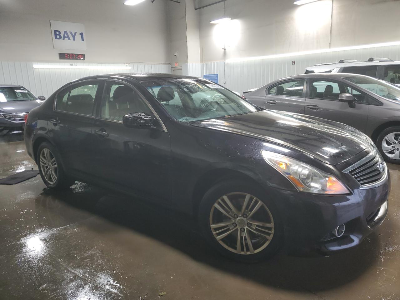 INFINITI G37 Image 2