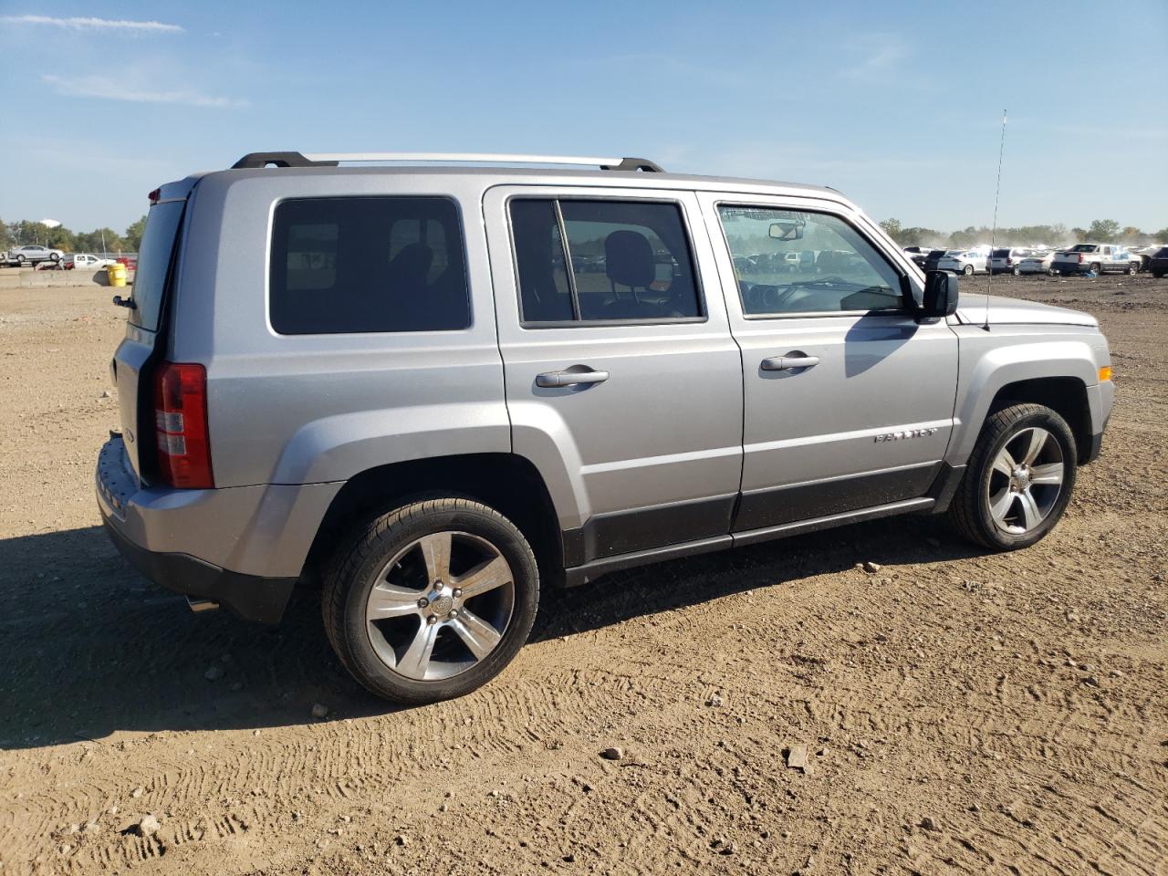 Jeep Patriot Latitude Image 3