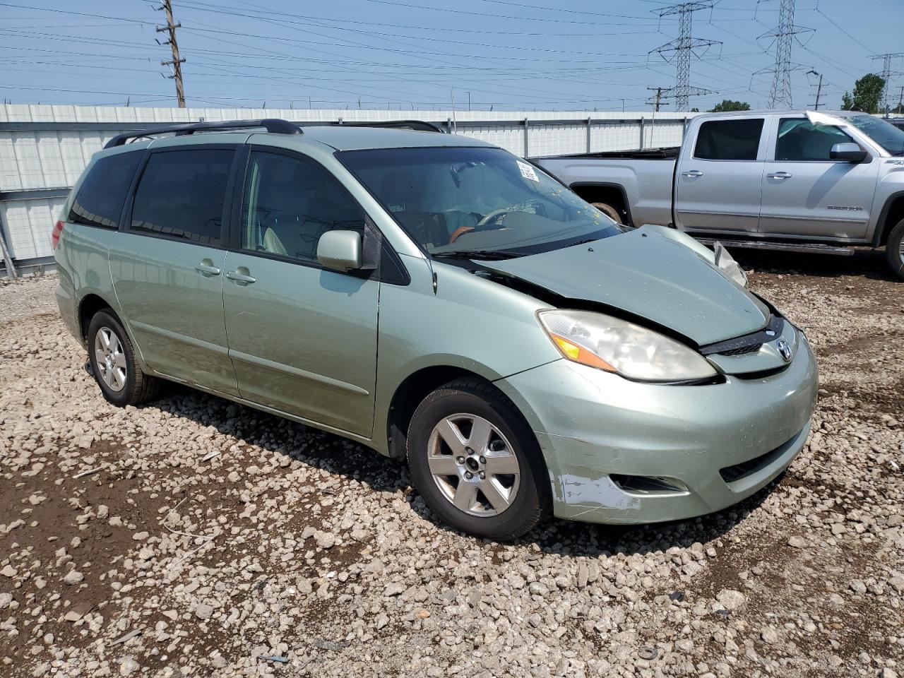 Toyota Sienna Xle Image 2