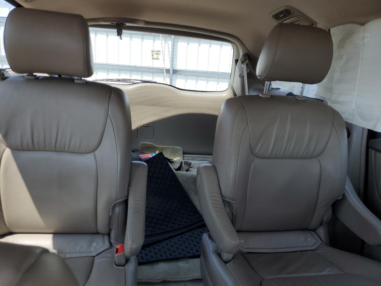 Toyota Sienna Xle Image 6