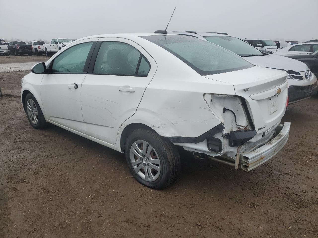 Chevrolet Sonic Ls Image 3