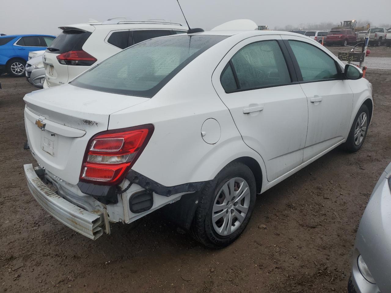 Chevrolet Sonic Ls Image 2