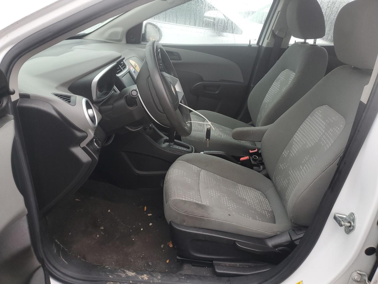 Chevrolet Sonic Ls Image 6