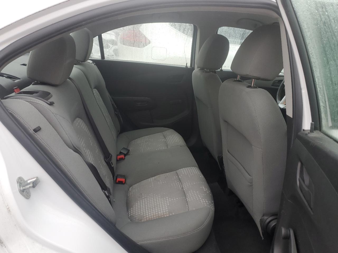 Chevrolet Sonic Ls Image 12