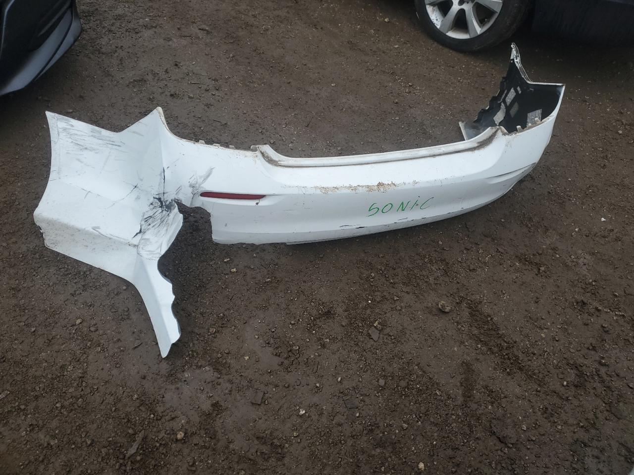 Chevrolet Sonic Ls Image 9