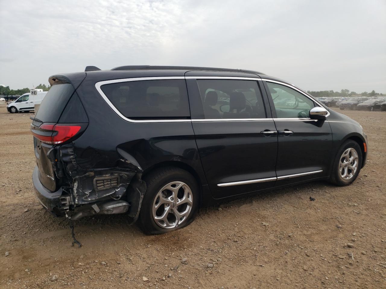 Chrysler Pacifica Limited Image 11