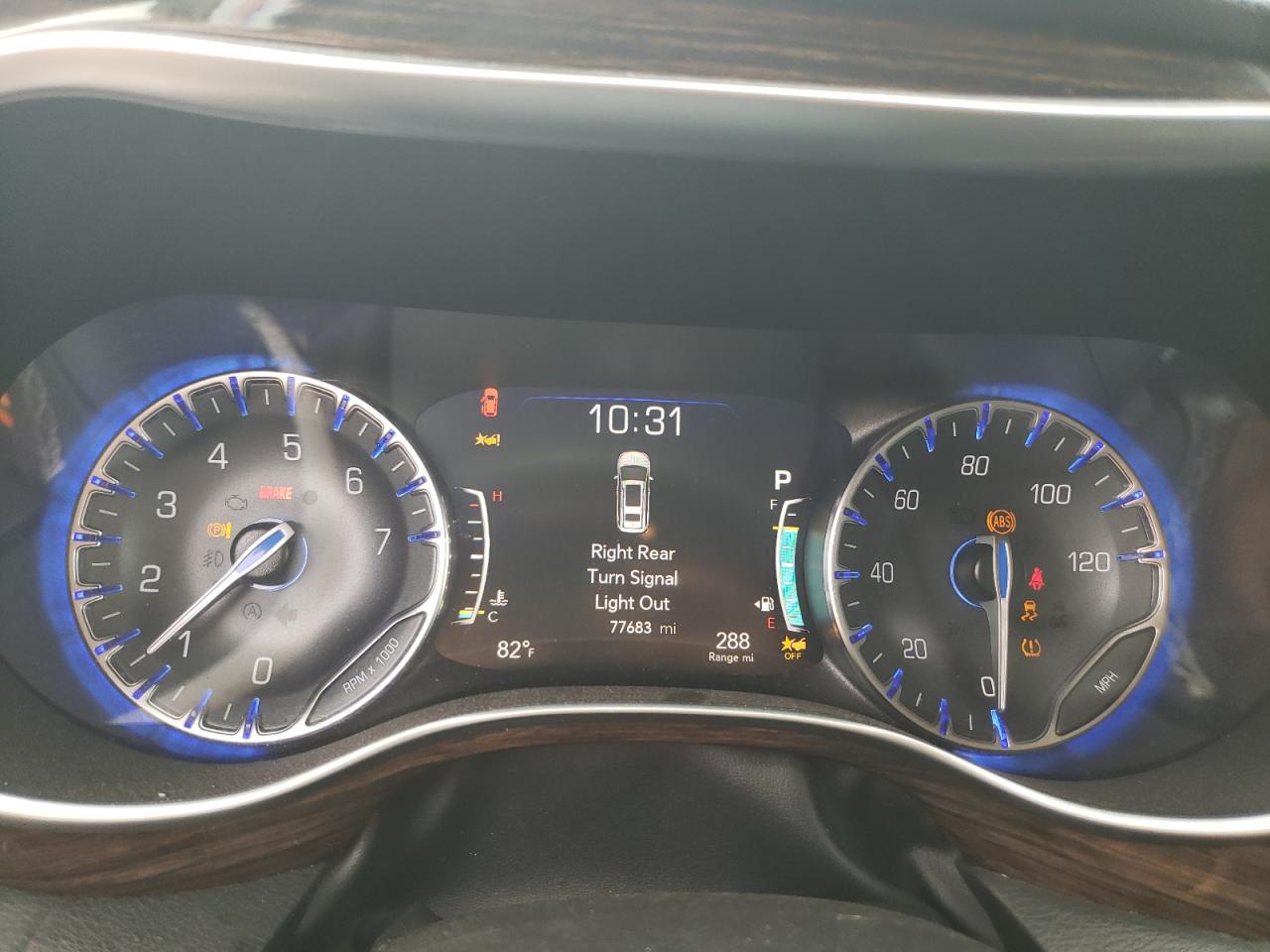 Chrysler Pacifica Limited Image 4