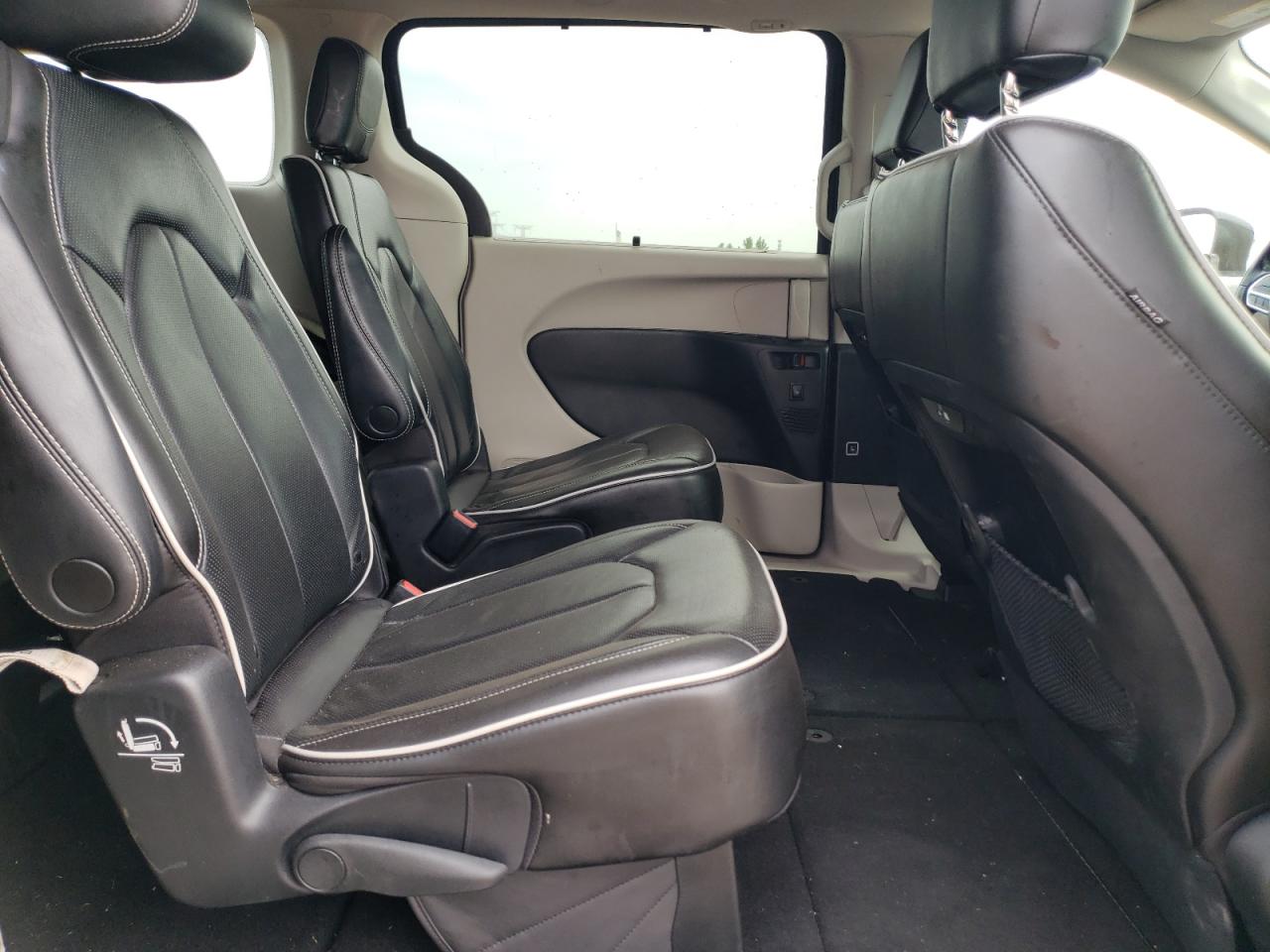 Chrysler Pacifica Limited Image 8