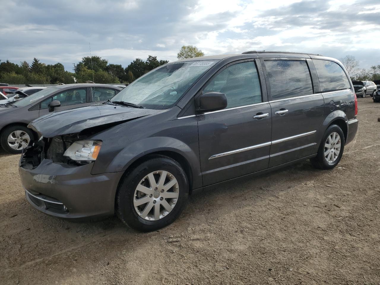 Chrysler Minivan Touring Image 1