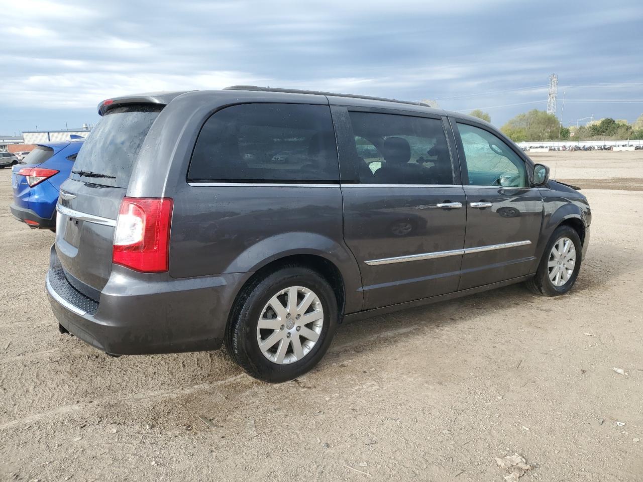 Chrysler Minivan Touring Image 5