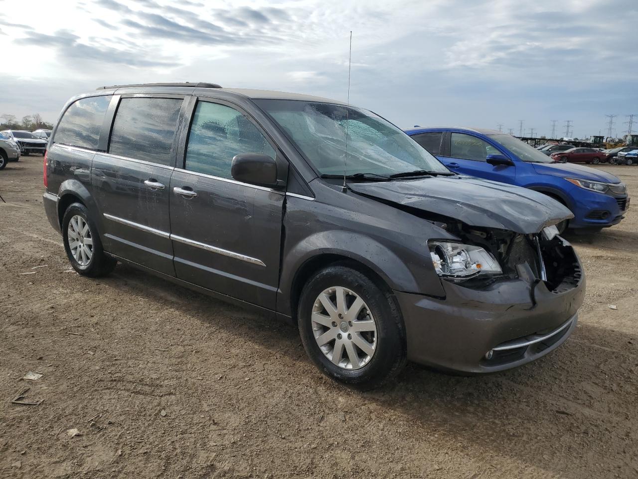 Chrysler Minivan Touring Image 4