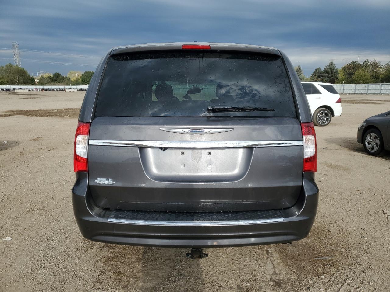 Chrysler Minivan Touring Image 8