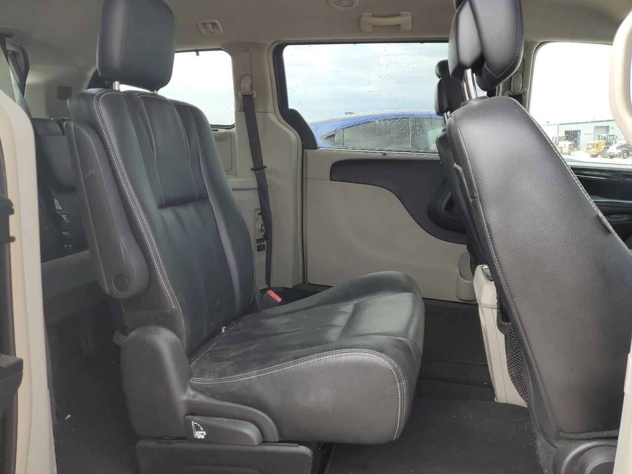 Chrysler Minivan Touring Image 13