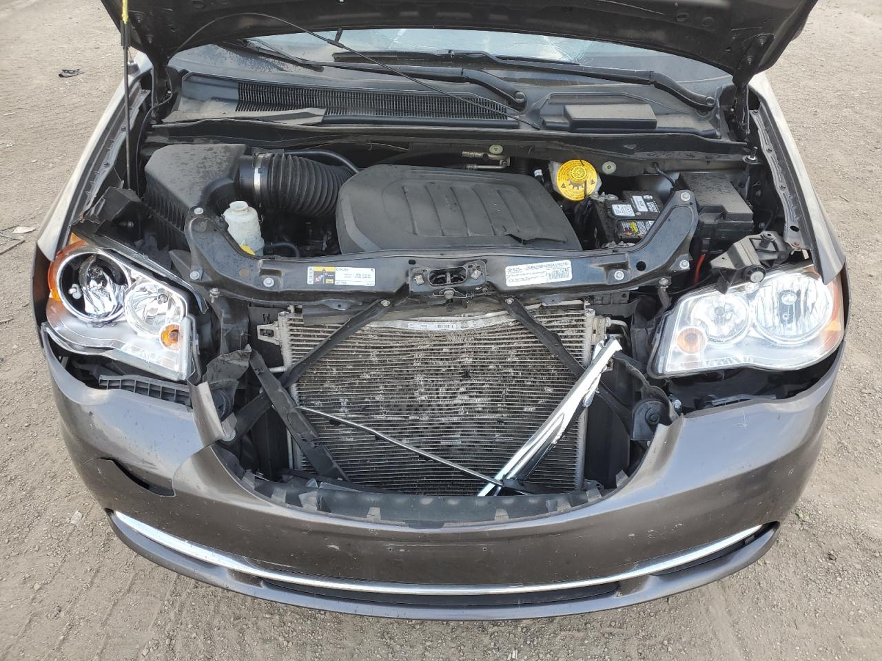 Chrysler Minivan Touring Image 6